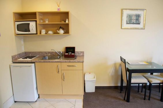 One Bedroom Suite - Deluxe - kitchenette