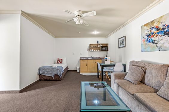 One Bedroom Suite - Family - lounge with single bed