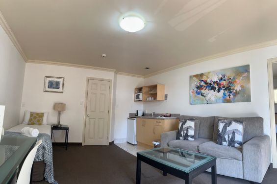 One Bedroom Suite - Family - lounge